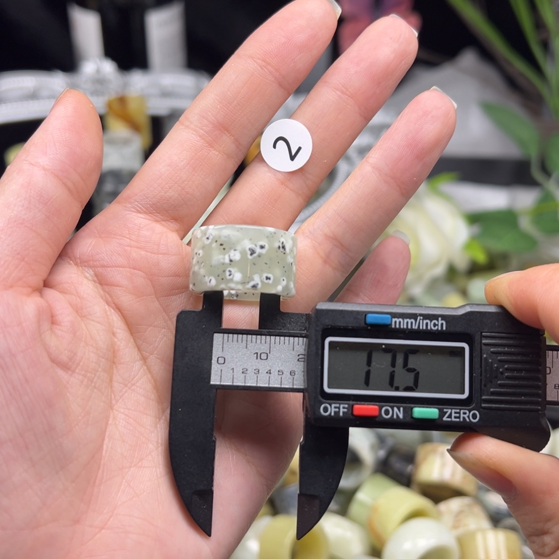 蛇纹石玉未镶嵌戒指
