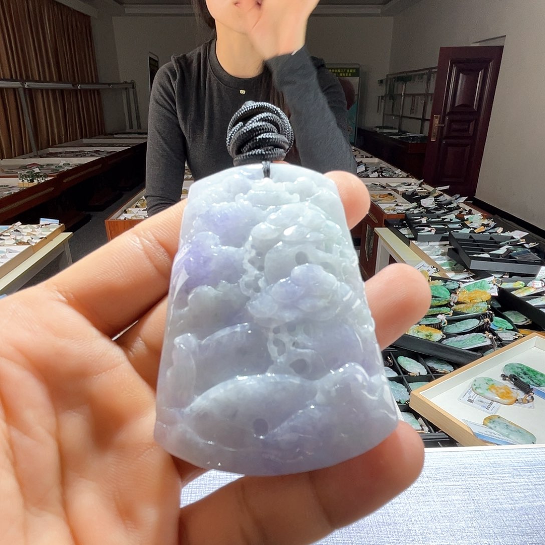 翡翠未镶嵌颈饰一