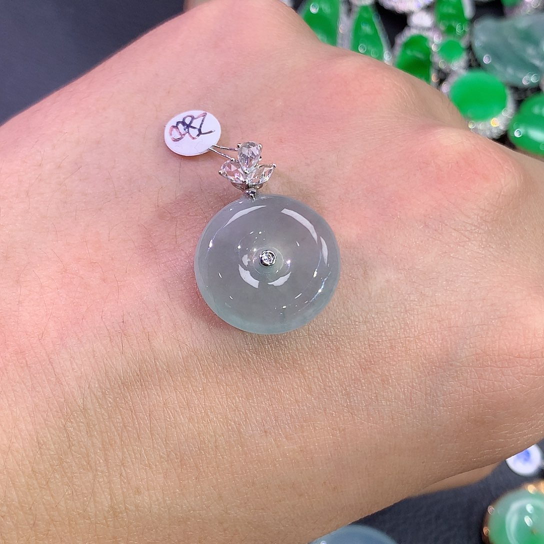 翡翠吊坠(赠链)18K金镶嵌