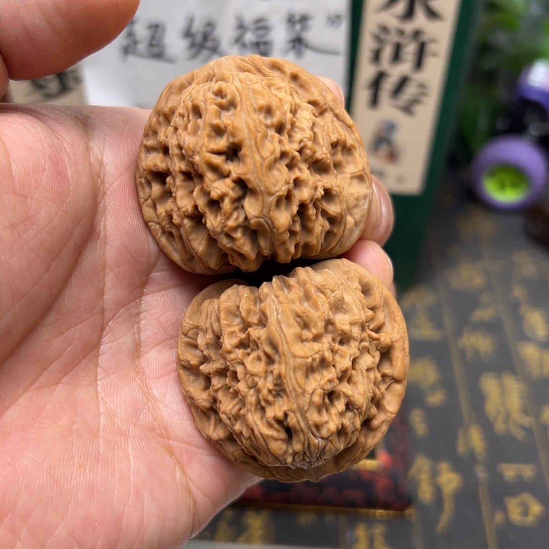 文玩核桃把件45.8南疆石狮子头全品克重56.4克