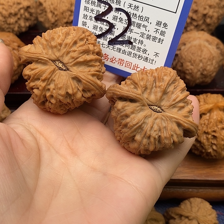 小***谢桃核吊坠南疆石狮子头43