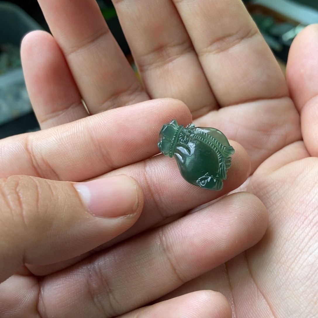 定制翡翠未镶嵌钱袋