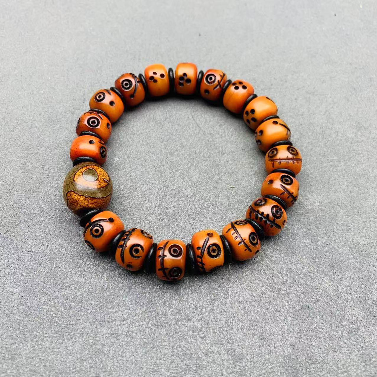 骆驼骨雕刻小阿呆手串1.2尺寸