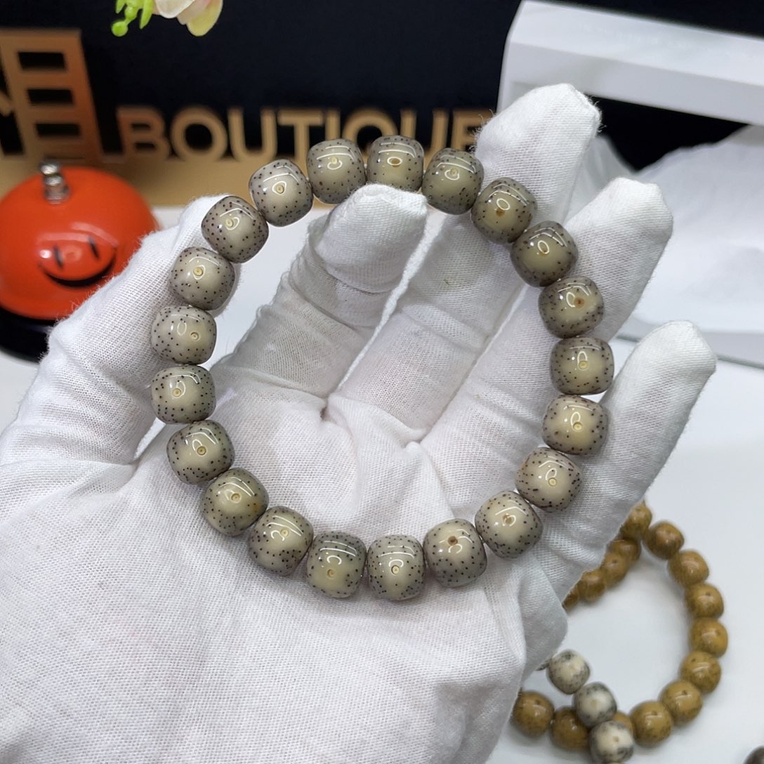 吊坠星月菩提15。11/10灰冰黄金瞳