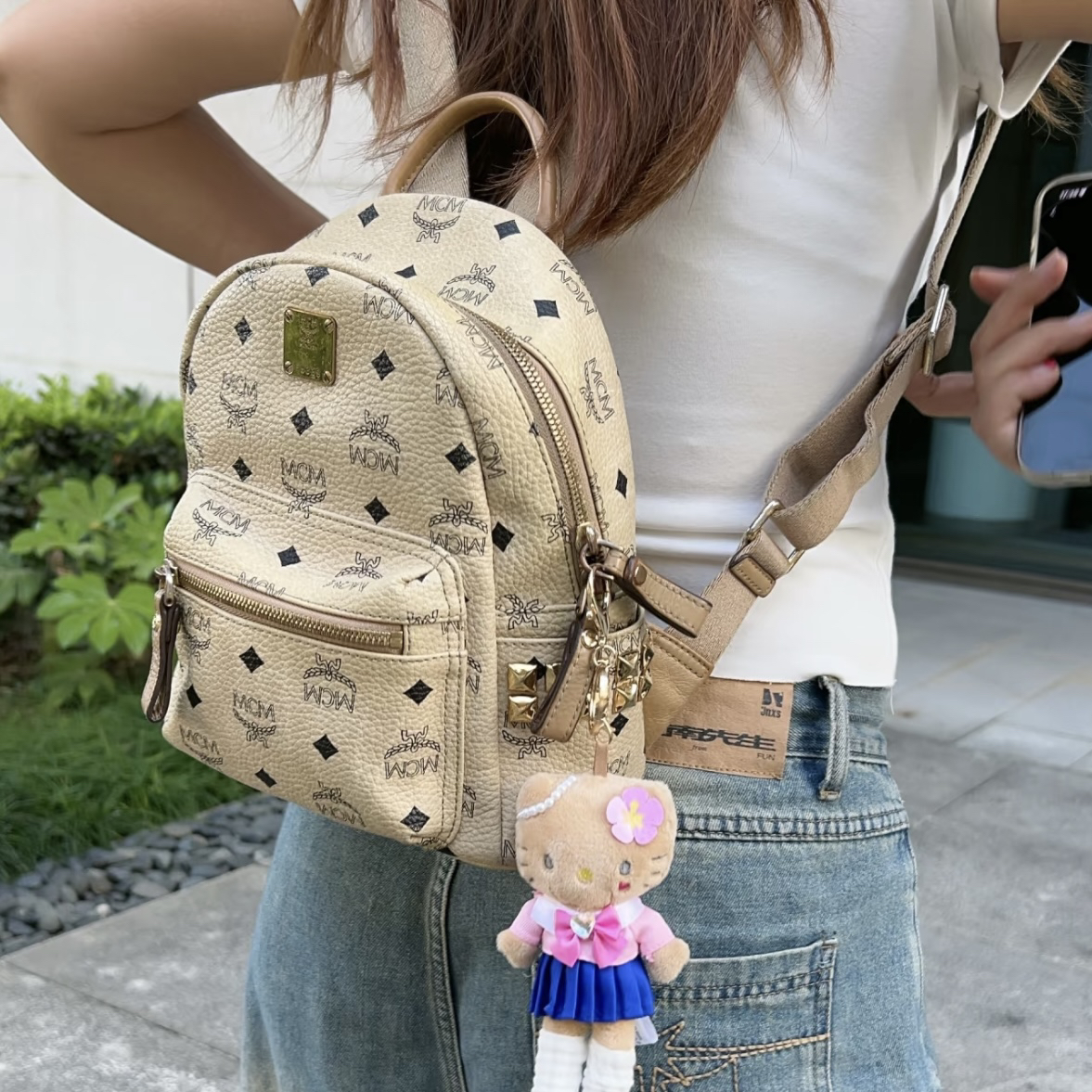 95新 MCM 奶白色双肩mini书包