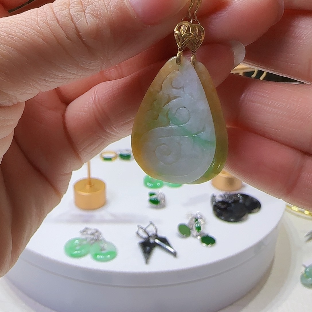 翡翠耳饰18K金镶嵌天然缅甸a货翡翠