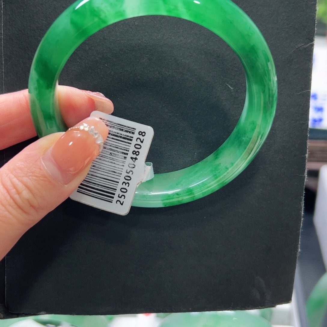 C***C石英质玉未镶嵌手镯