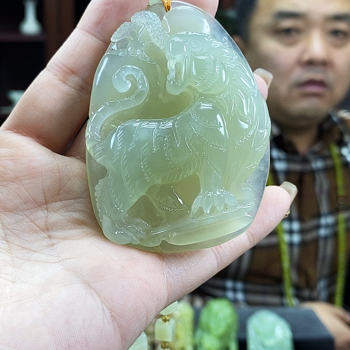 蛇纹石玉吊坠未镶嵌