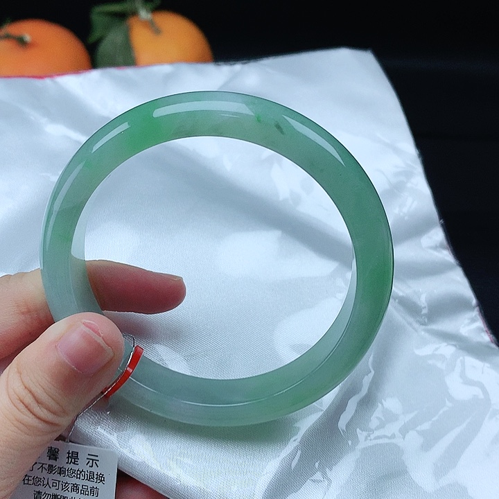 翡翠手镯未镶嵌58圈