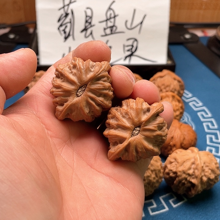 文玩核桃吊坠佛肚