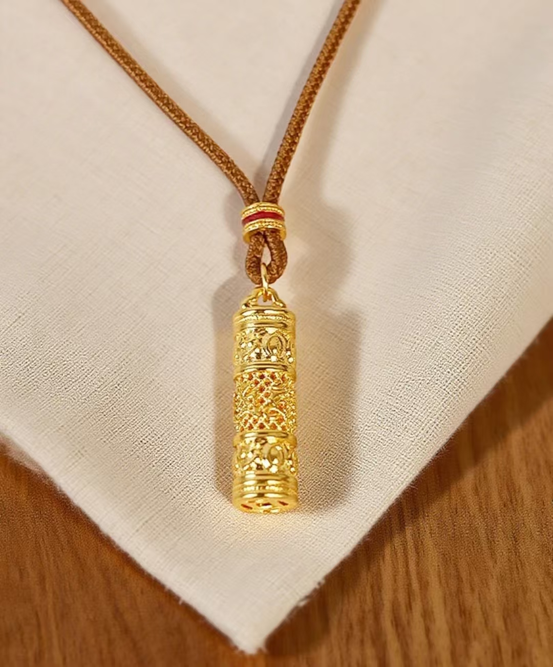 合金吊坠 矿金手作六字箴言柱蜡绳寓意美好日常金色项链挂坠编绳