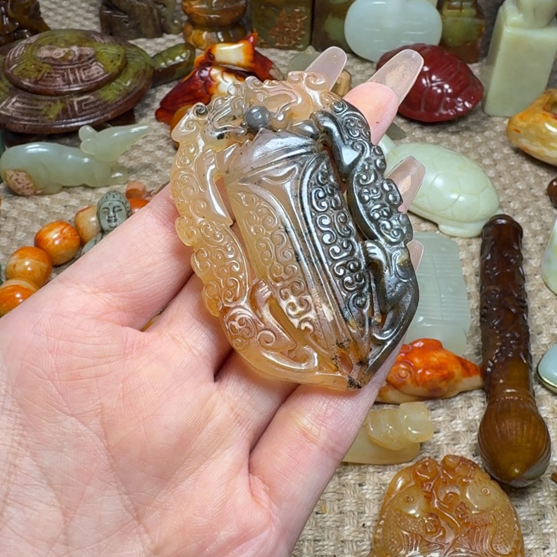 蛇纹石玉未镶嵌颈饰