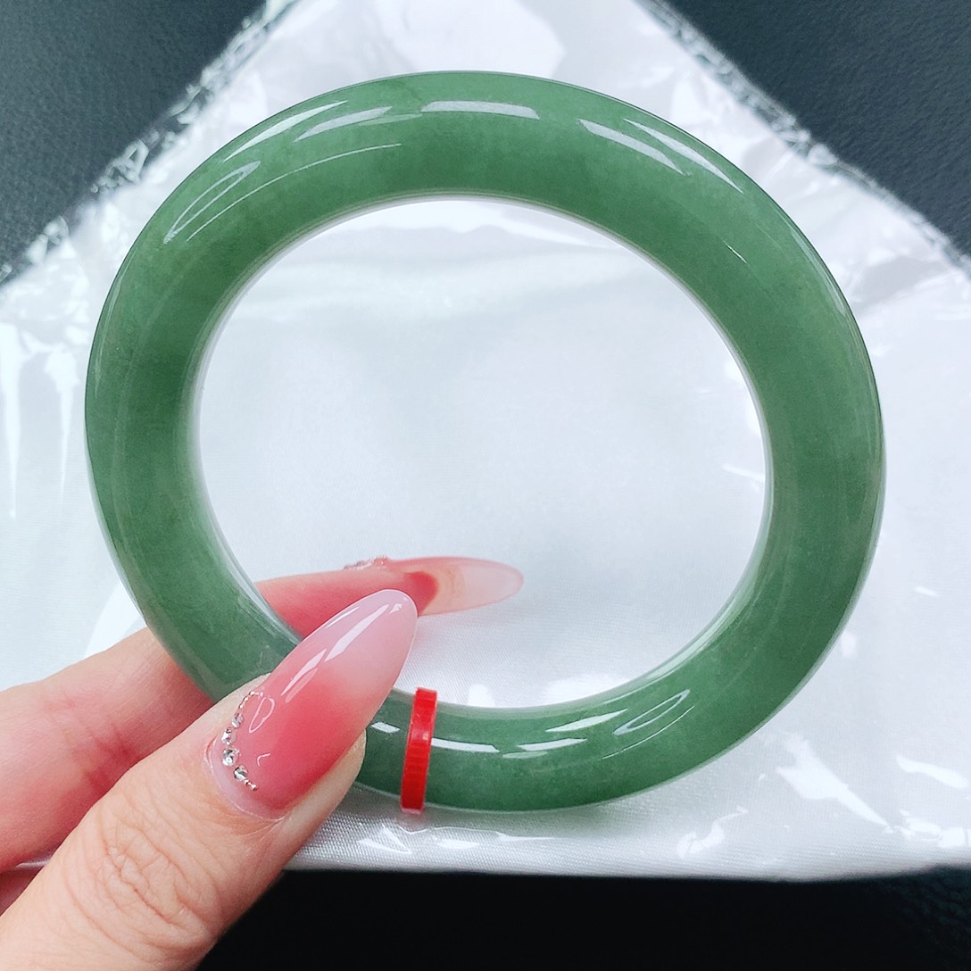 翡翠手镯未镶嵌57圈