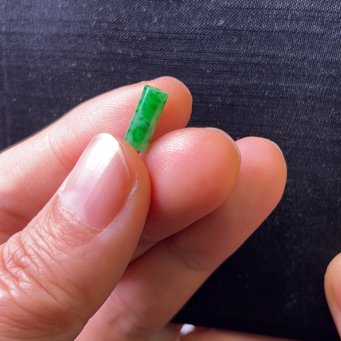 翡翠颈饰未镶嵌路路通