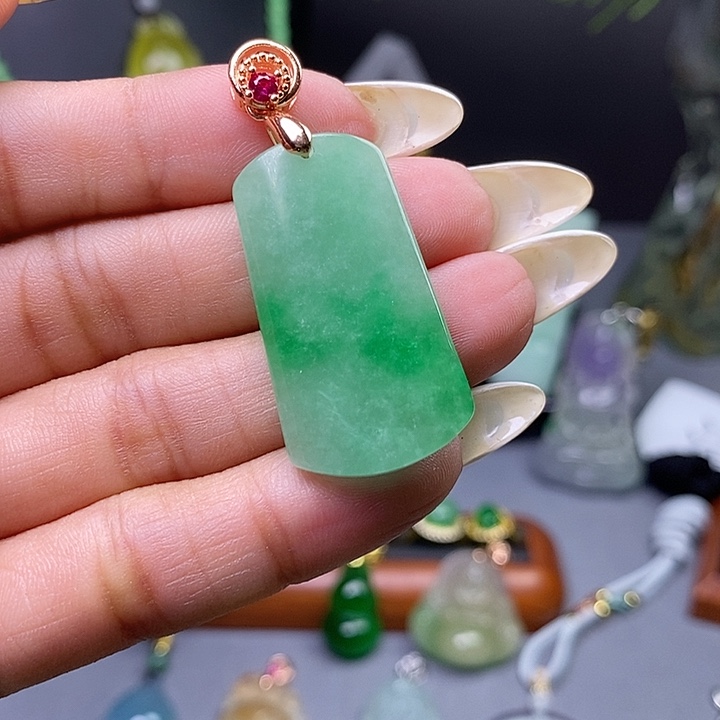 翡翠未镶嵌吊坠(赠链)