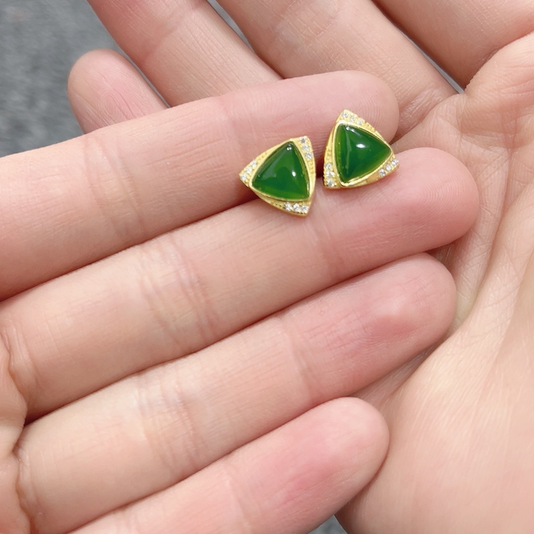 和田玉耳钉。k k银S925镶嵌