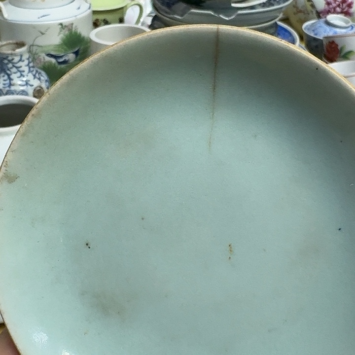 董***人豆青盘有线底部有磕皮非完整