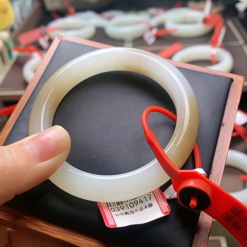 【闪购商品】和田玉手镯未镶嵌