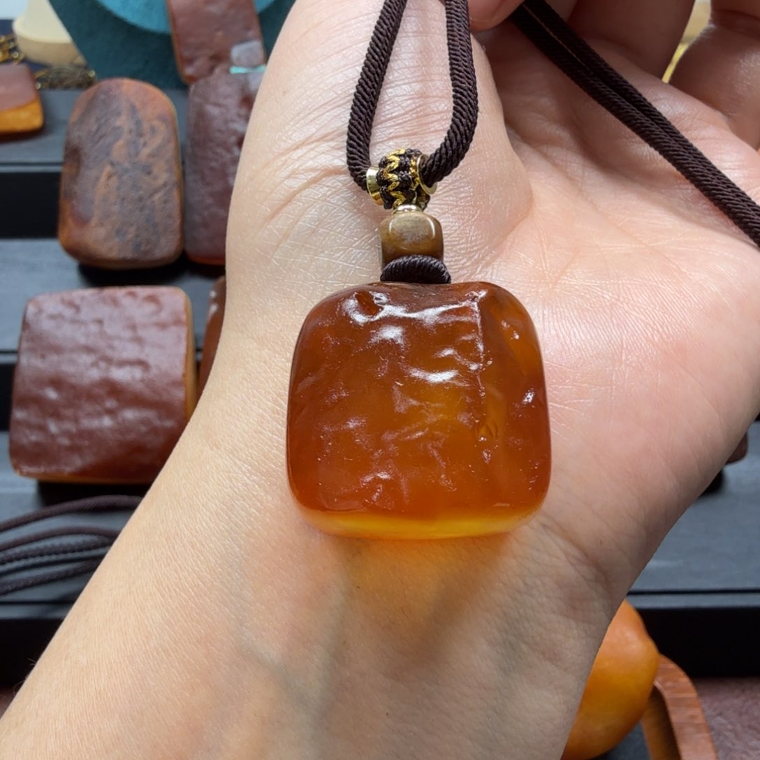 琥珀吊坠(赠链)未镶嵌
