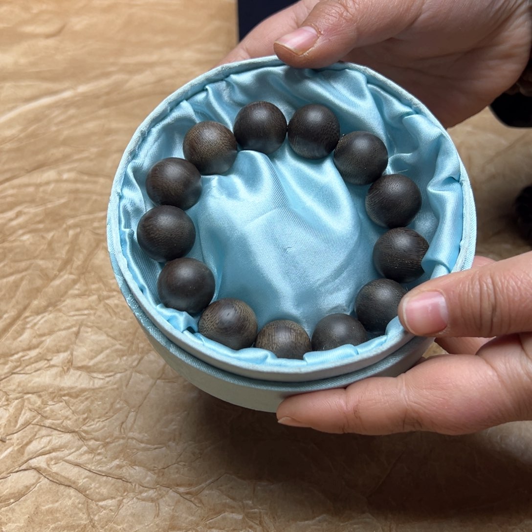 大叶紫檀（黑酸枝木类）