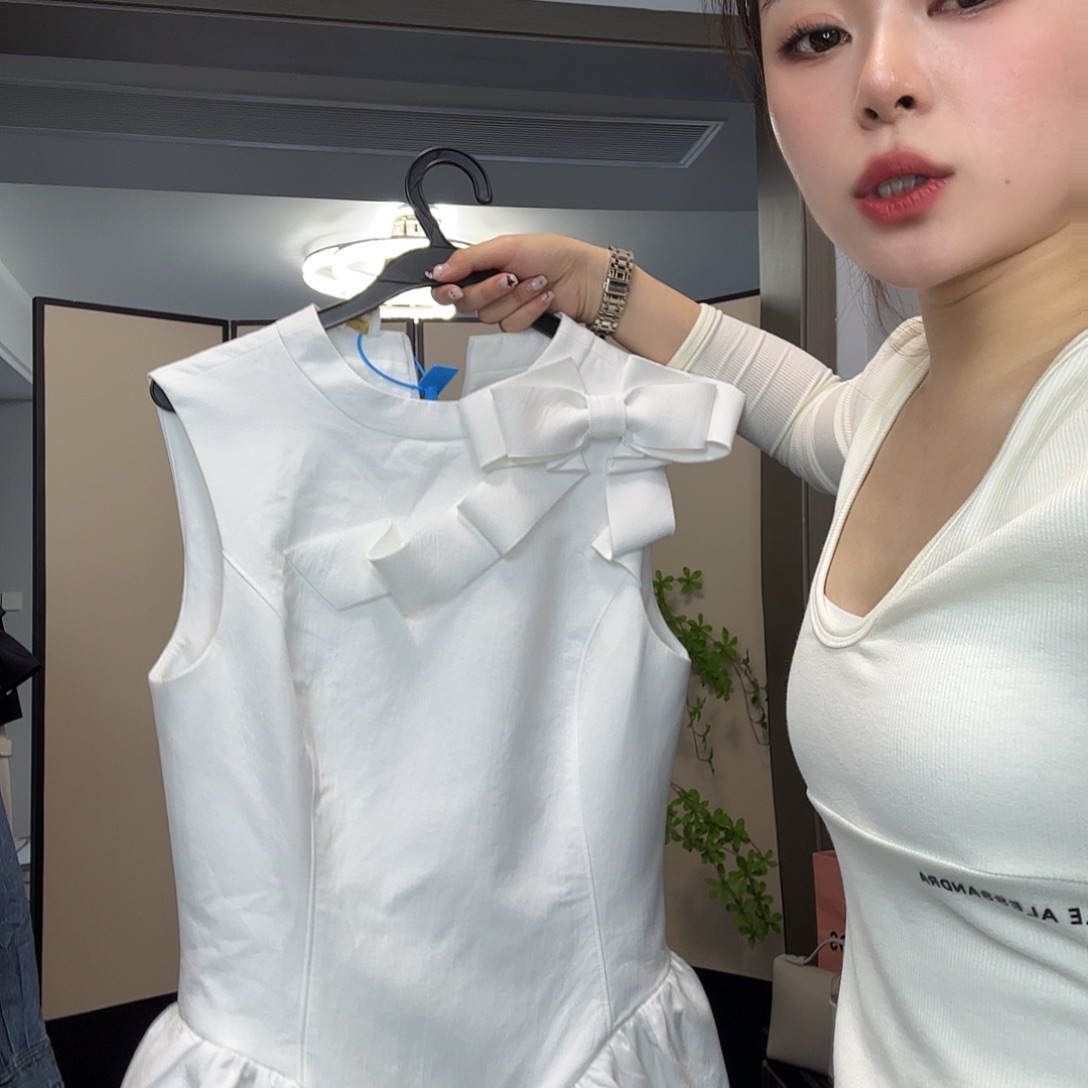 吊带shushut连衣裙