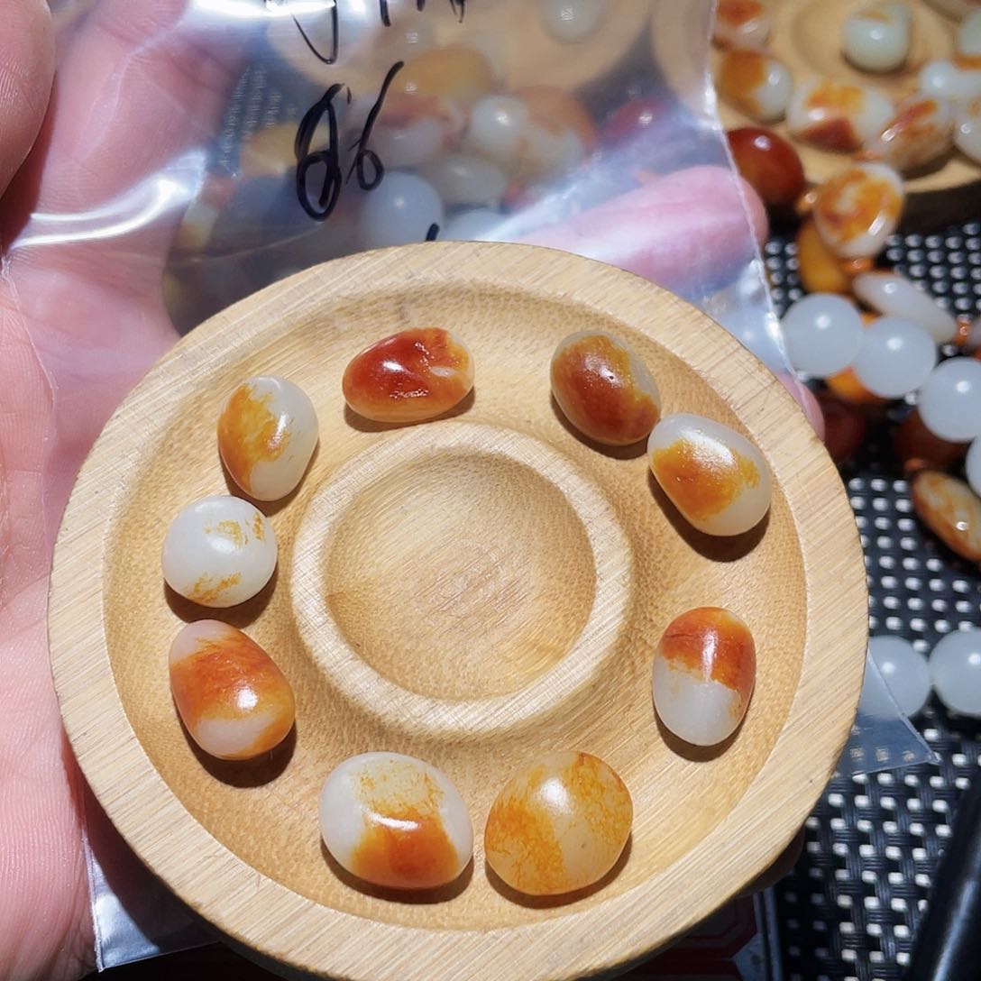 未镶嵌和田玉珠宝奇石向**生