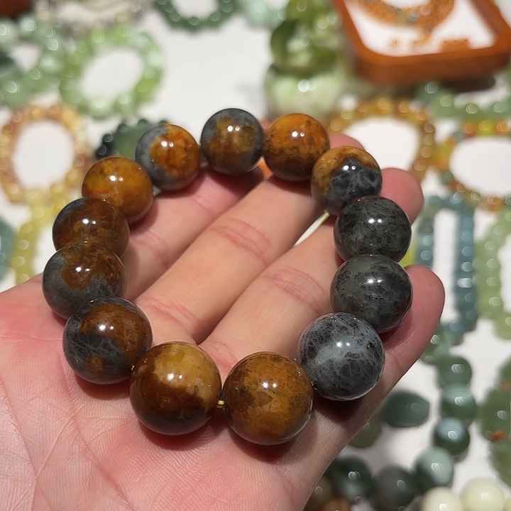 十***點蛇纹石玉未镶嵌手串