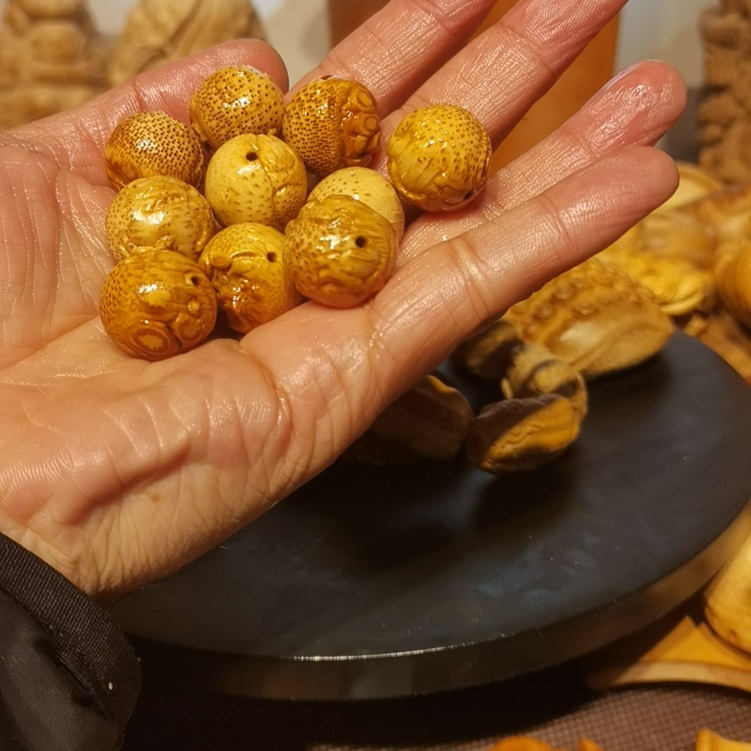 雅***人香榧木竹根雕摆件配饰金蟾杂相