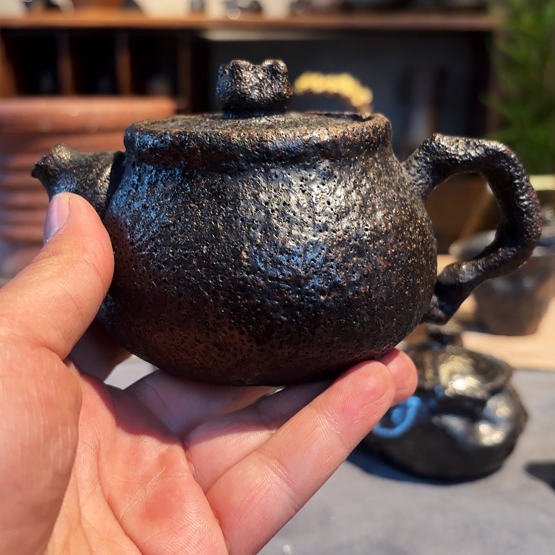 *****荥经黑砂馒头窑微瑕壶