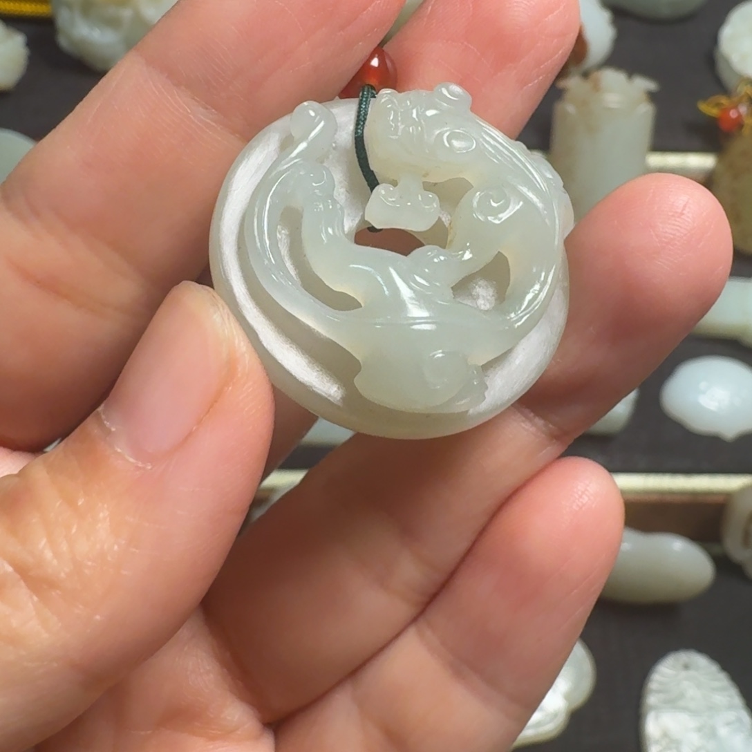 跨***壑和田玉（糖玉）未镶嵌挂件