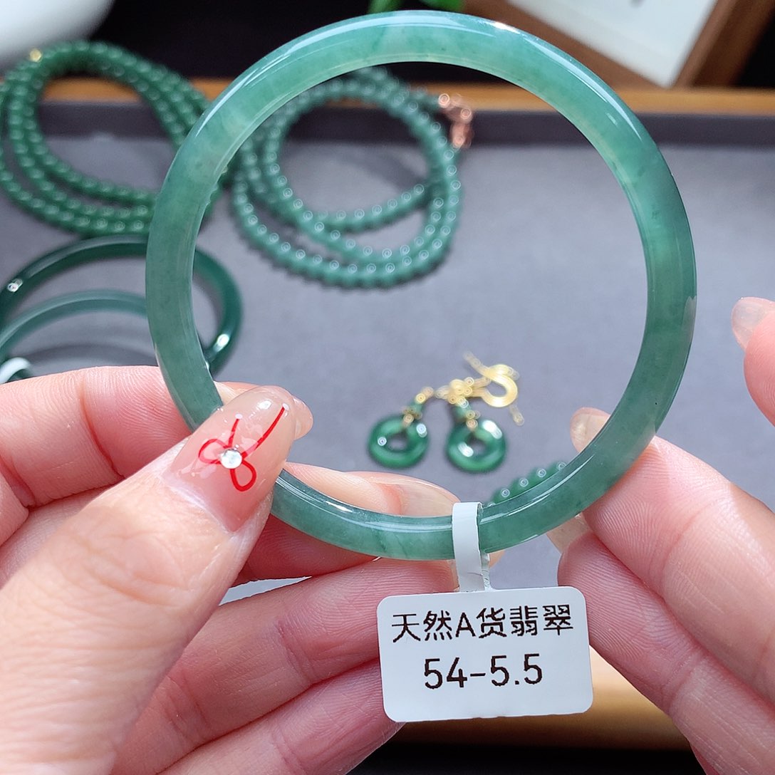 翡翠手镯（圆镯）未镶嵌