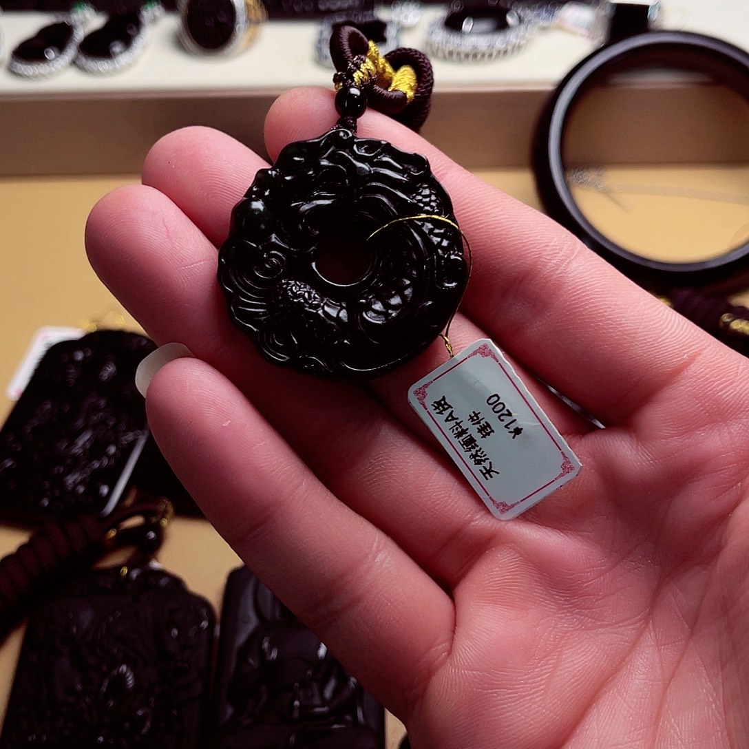 天然缅科a货。钢琴黑龙扣