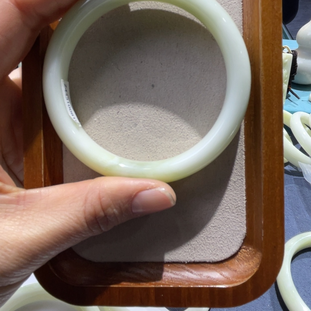 蓝田玉（蛇纹石化大理石玉）手镯未镶嵌毛**羽