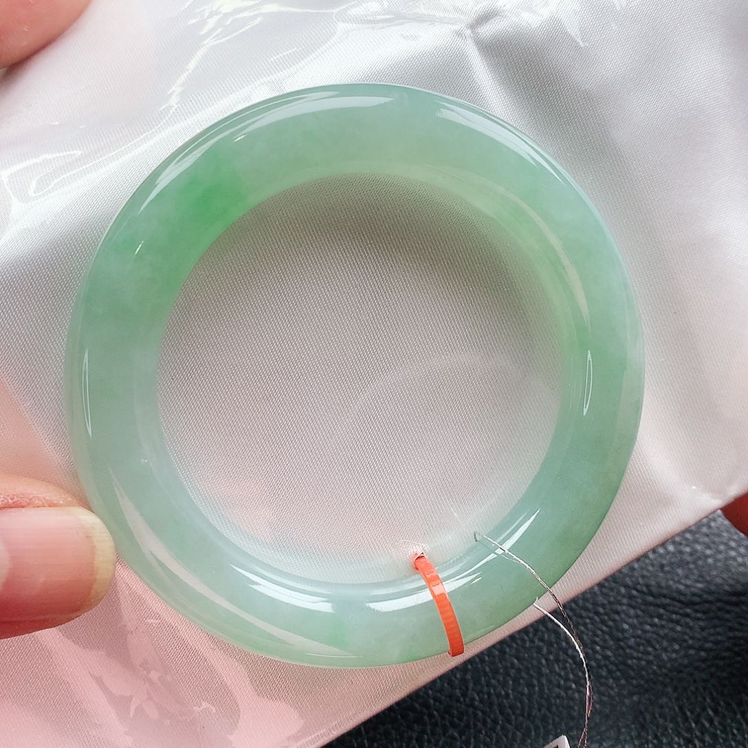 翡翠手镯未镶嵌天然翡翠手镯