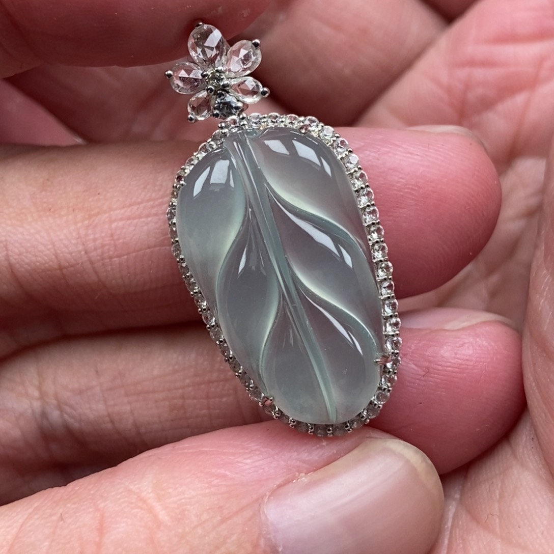 翡翠18K金镶嵌颈饰叶子