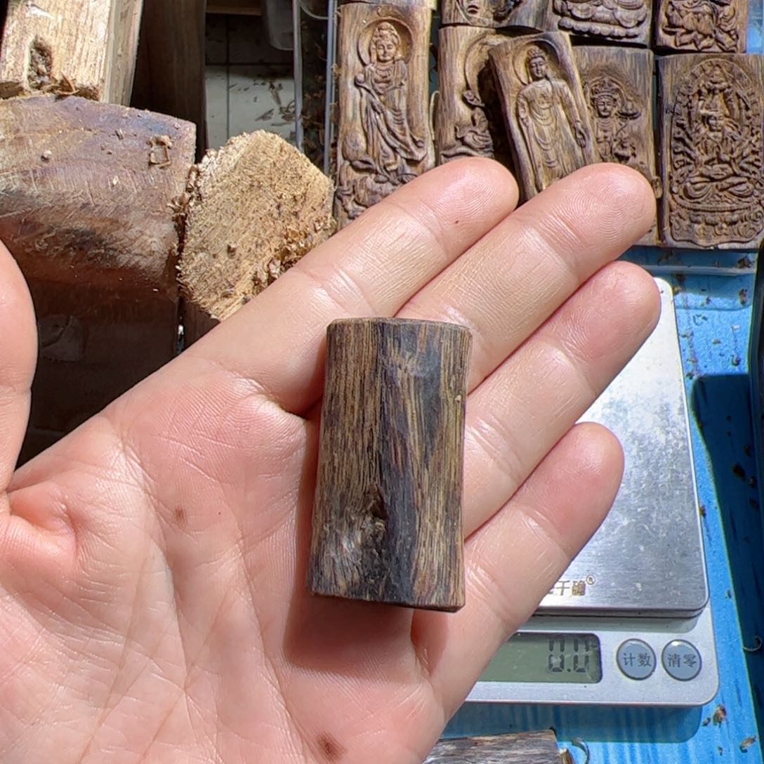 沉香吊坠白棋素牌5.8克