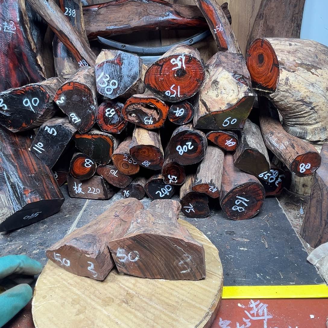 益***田交趾黄檀（大红酸枝）