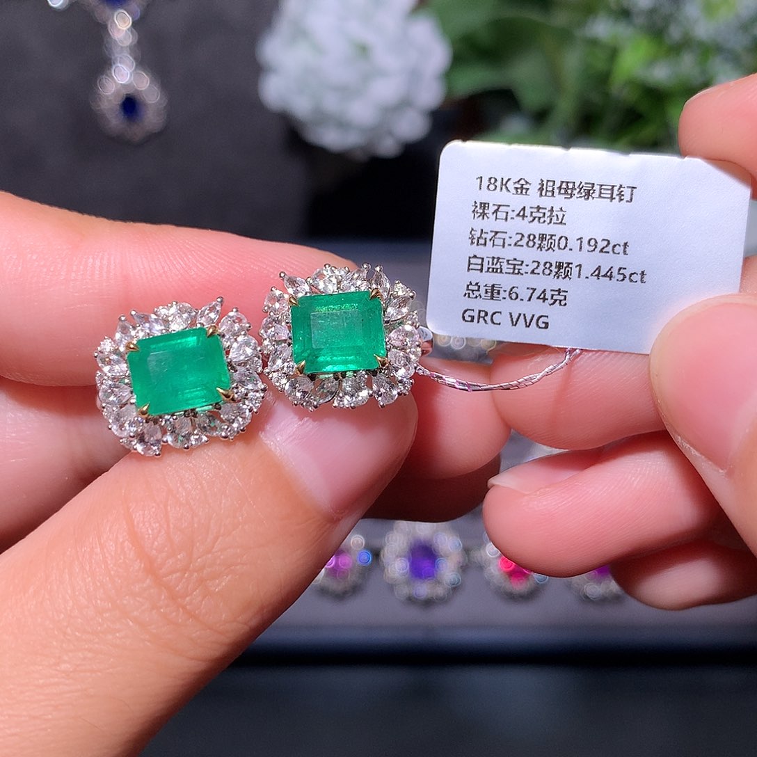 耳钉18K金镶嵌祖母绿