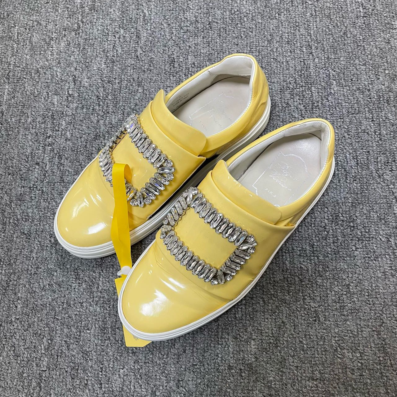 95新 Roger Vivier/罗杰·维威耶 舒适简约低帮板鞋 35码/8776