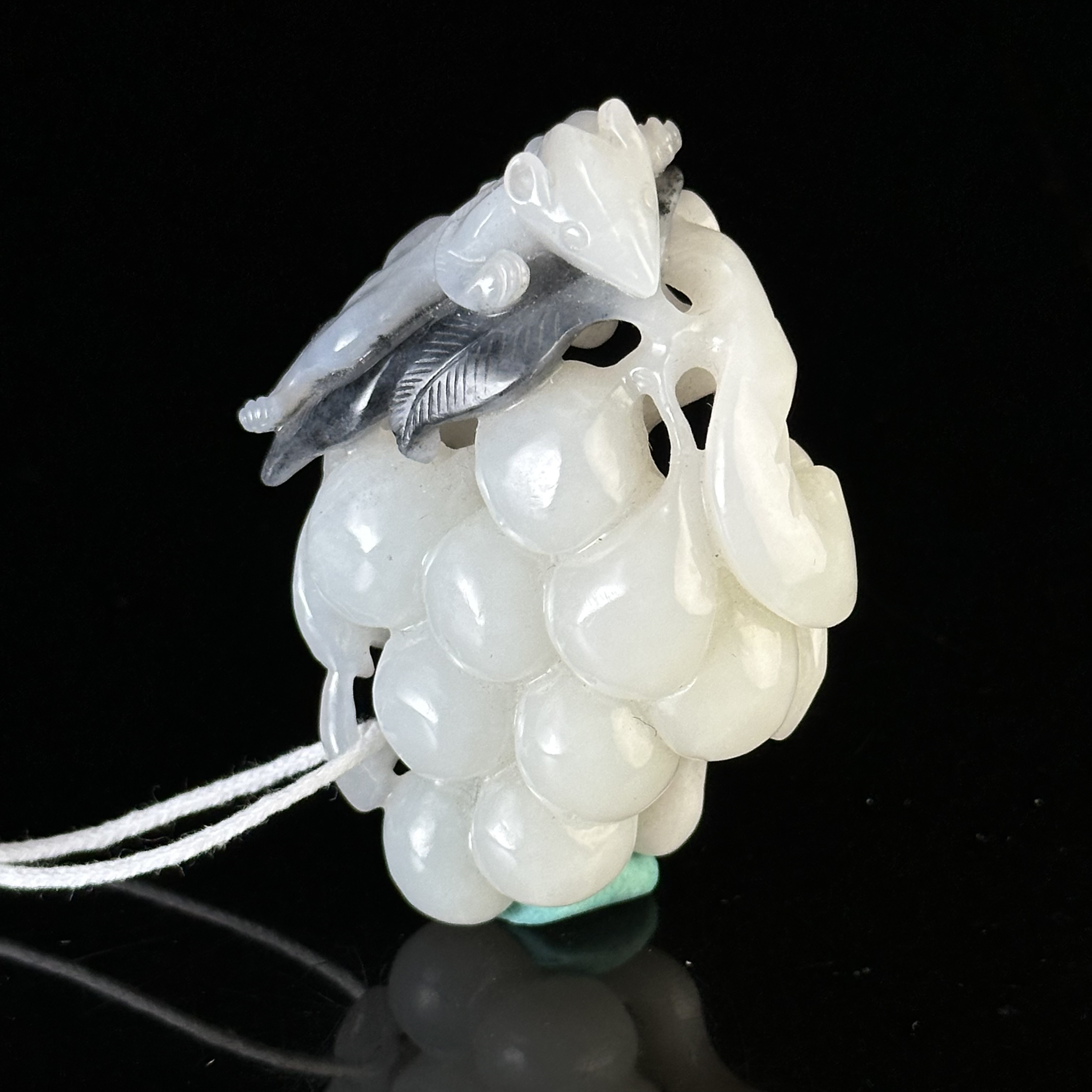 清和田玉巧雕松鼠葡萄把件 ZR310115005*【上海兰馨】