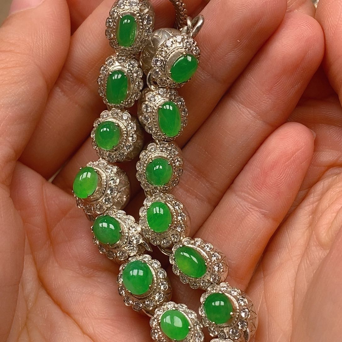 翡翠颈饰未镶嵌翡翠蛋面