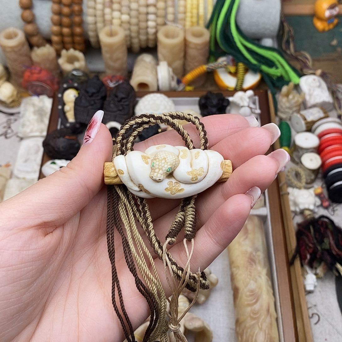 鹿骨把件F****nM24鹿角雕刻的大蟒蛇➕绳子