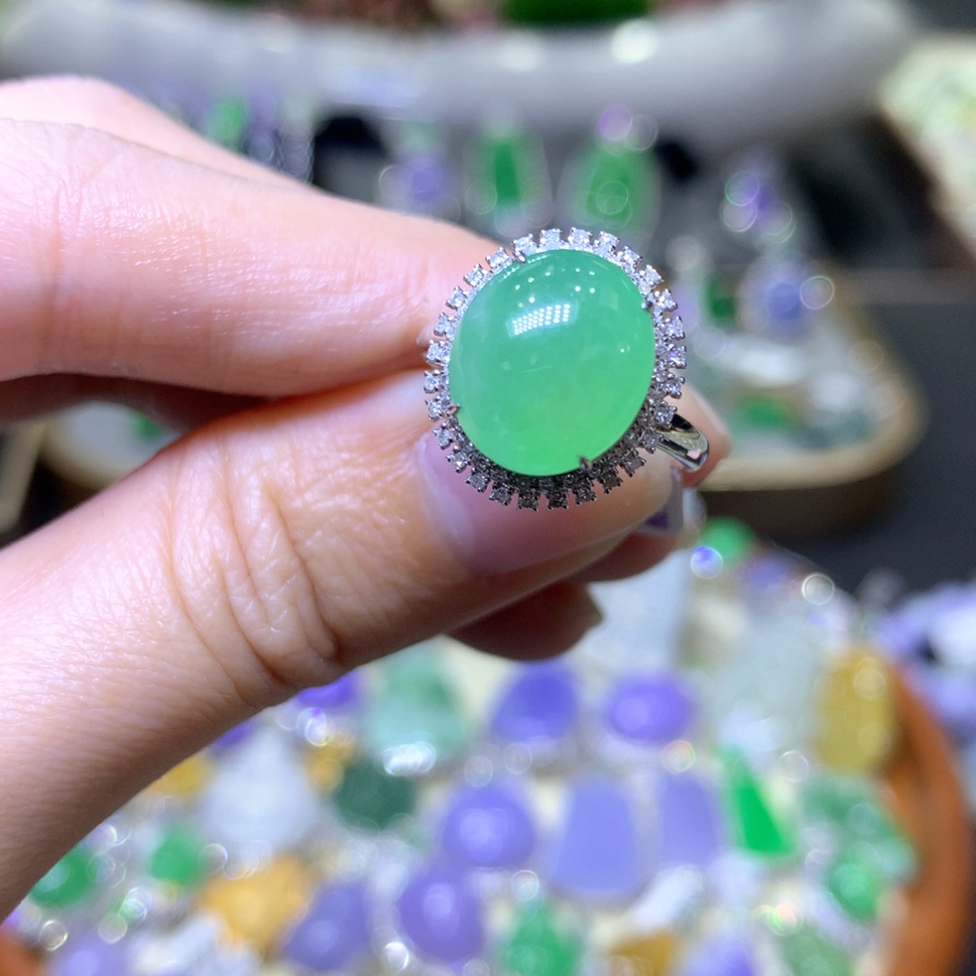 【闪购商品】翡翠颈饰18K金镶嵌翡翠吊坠项链