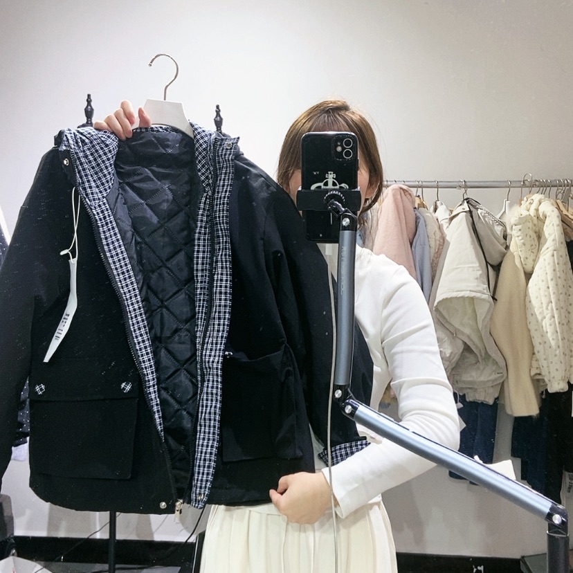 【闪购商品】黑色棉服
