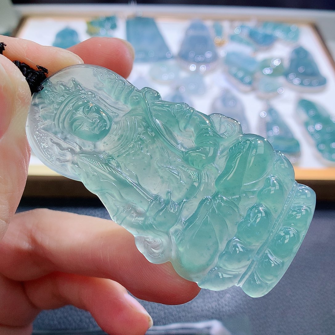 翡翠颈饰未镶嵌翡翠