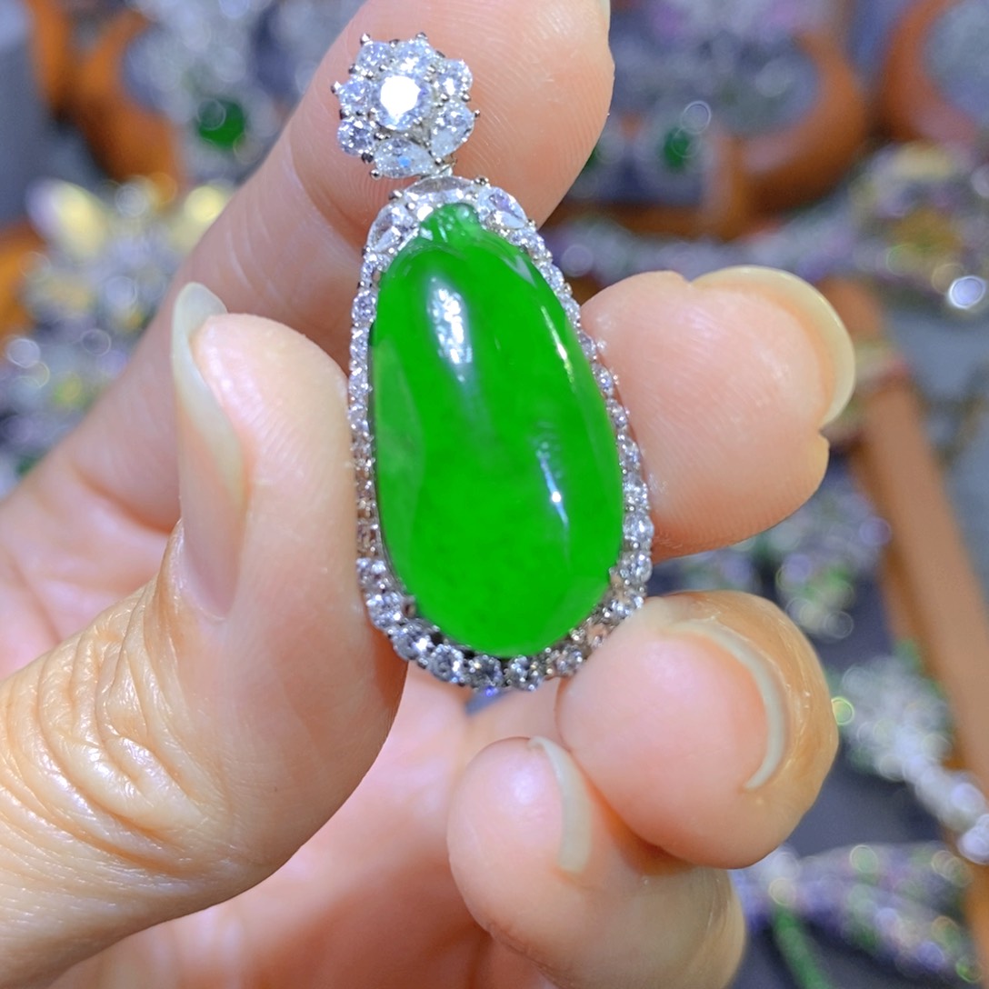 翡翠颈饰银S925镶嵌天然翡翠