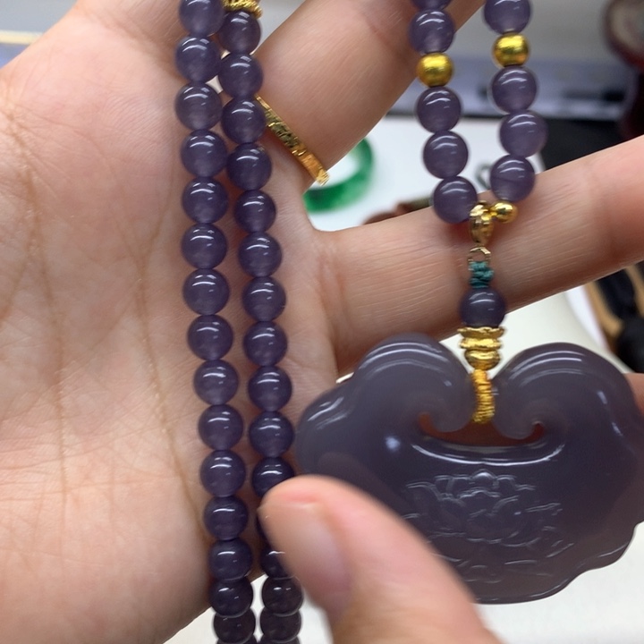 颈饰未镶嵌和田玉吊坠