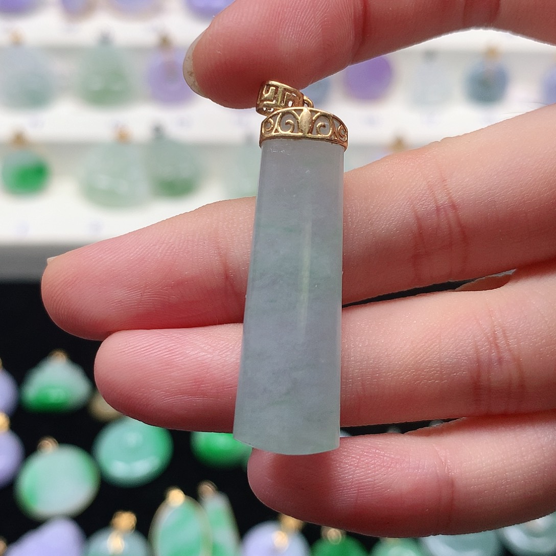 颈饰18K金镶嵌翡翠翡翠吊坠