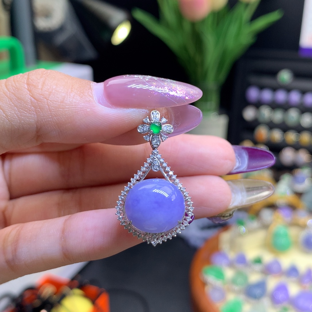 翡翠18K金镶嵌颈饰