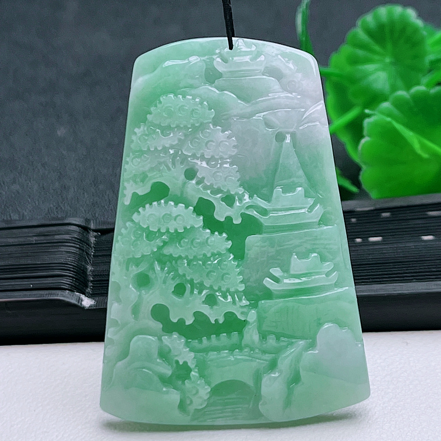 缅甸时尚玉器正品天然A货翡翠飘花飘绿山水牌吊坠30.10g